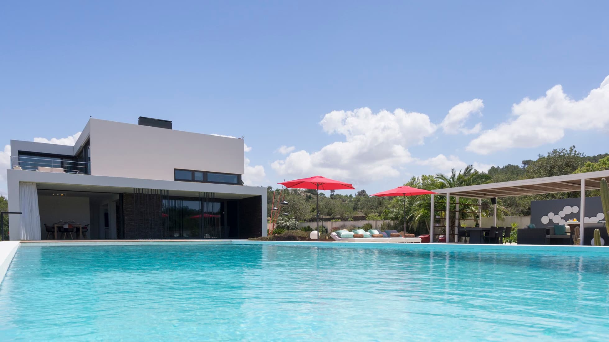 Moderne villa in groene vallei MET verhuurlicentie 8