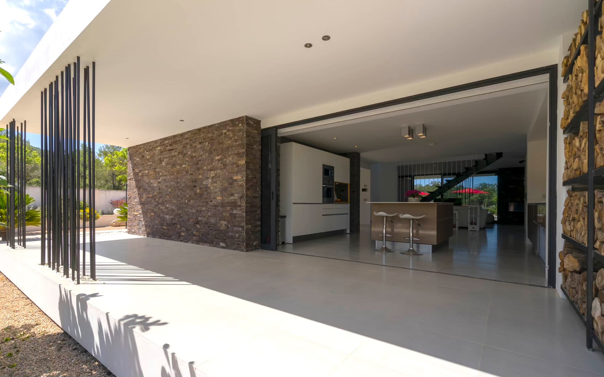 Moderne villa in groene vallei MET verhuurlicentie 2