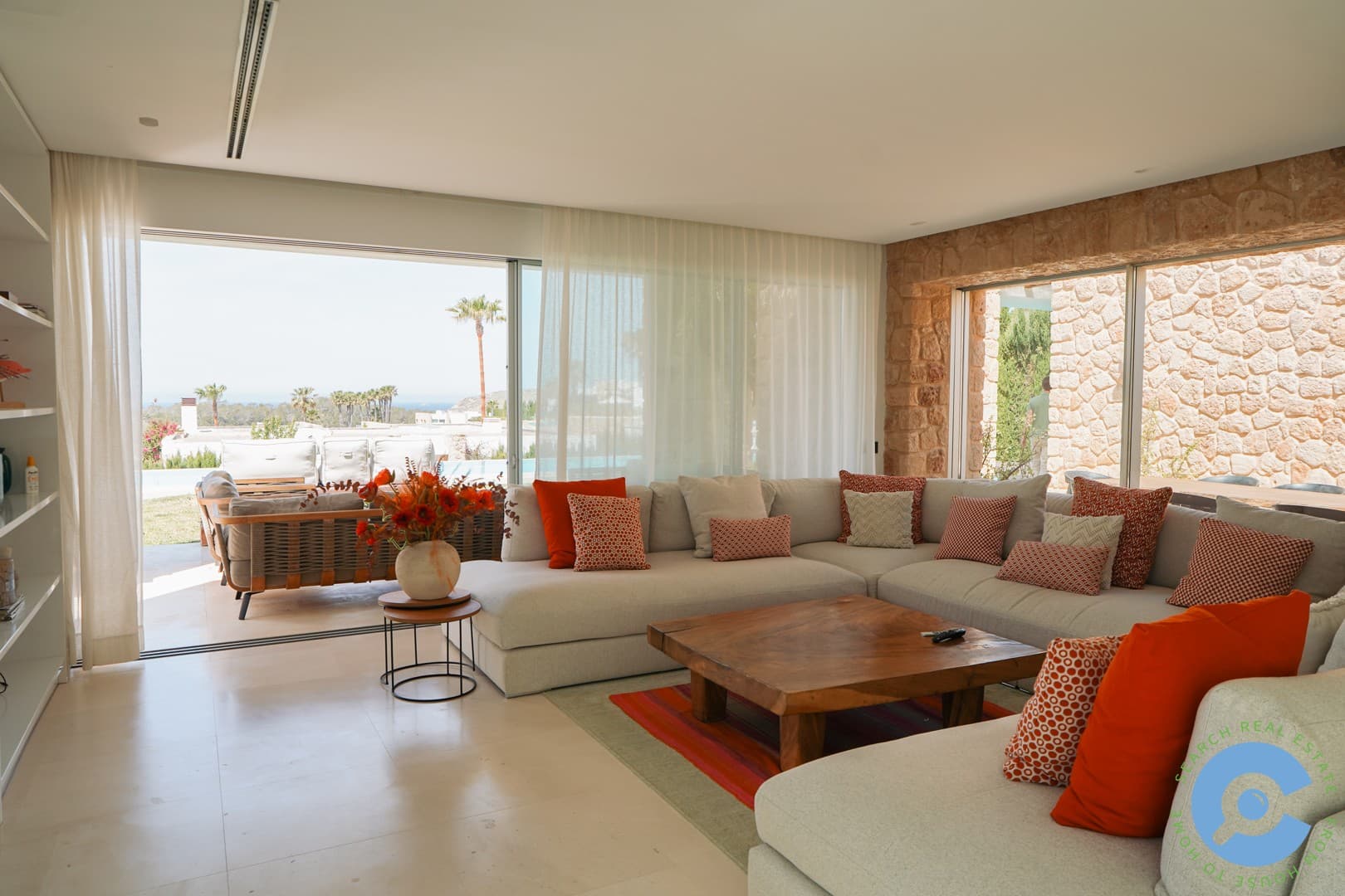 Luxe villa met infinity pool in gated community 8
