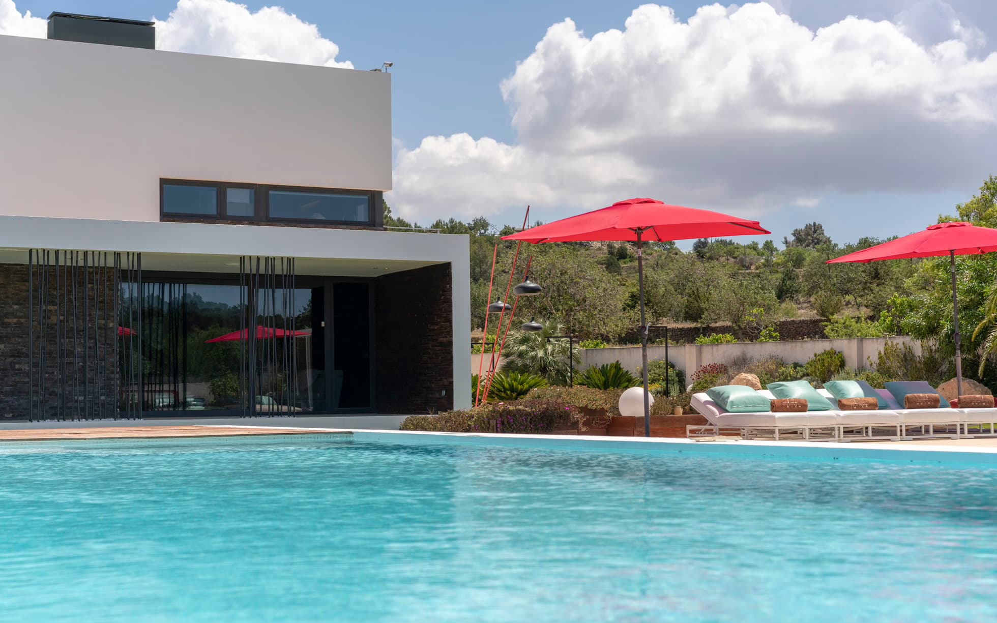 Moderne villa in groene vallei MET verhuurlicentie 6