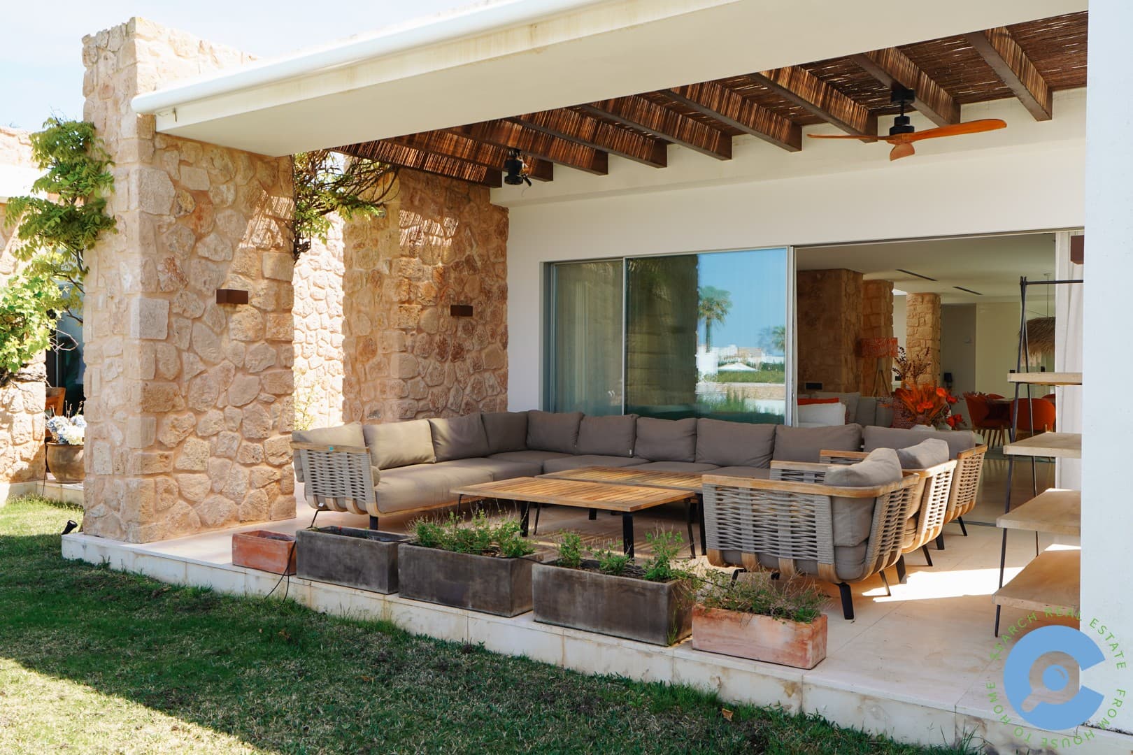 Luxe villa met infinity pool in gated community 9