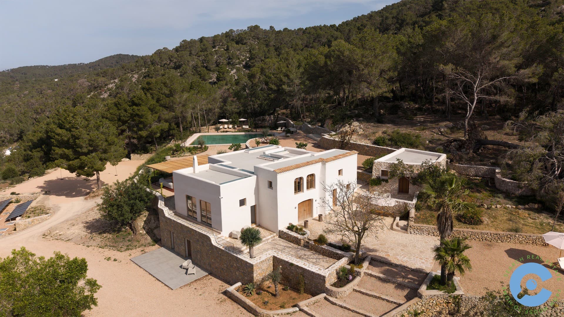 Modern gerestaureerde Ibiza finca uit 1700 2