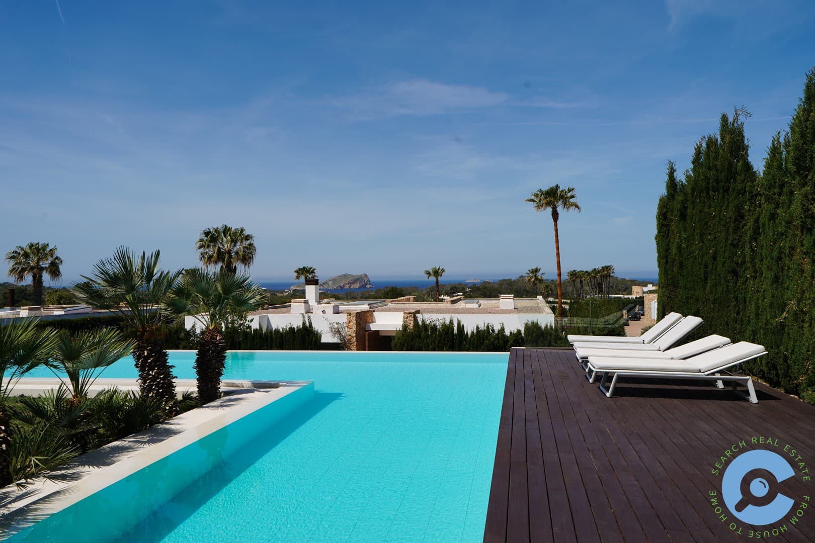 Luxe villa met infinity pool in gated community 10